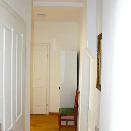 Paraderma Im Zentrum Bei Wien Apartament